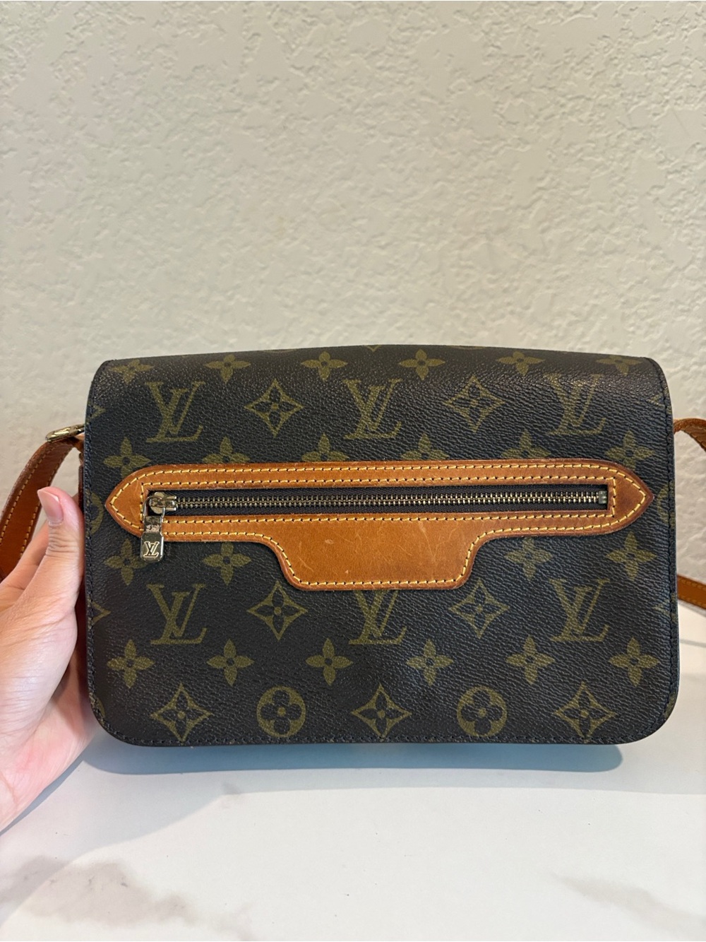Louis Vuitton Monogram Alma
Satchel Bag
